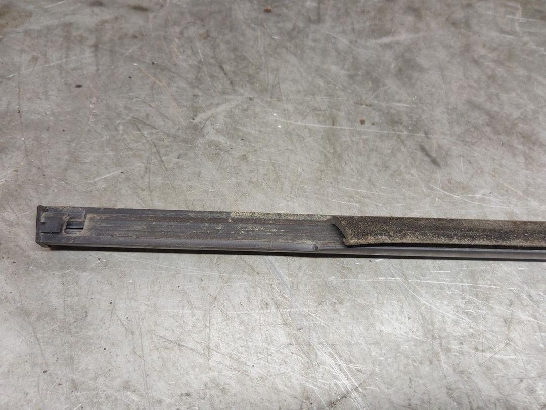 Молдинг стекла двери задней правой наружный 1KWM9O Renault Scenic - Фото 4