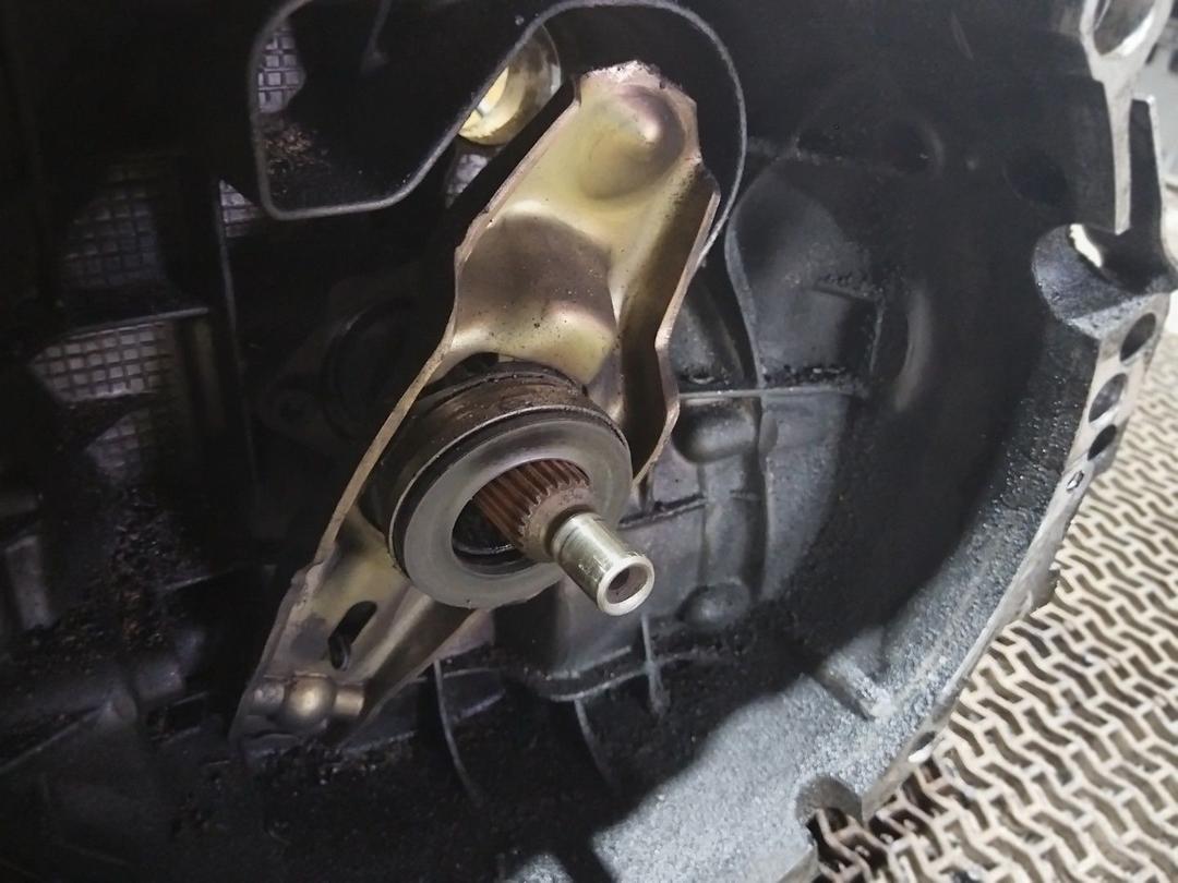 КПП механическая (МКПП) 5-ступенчатая K9U03U Volkswagen Passat - Фото 4