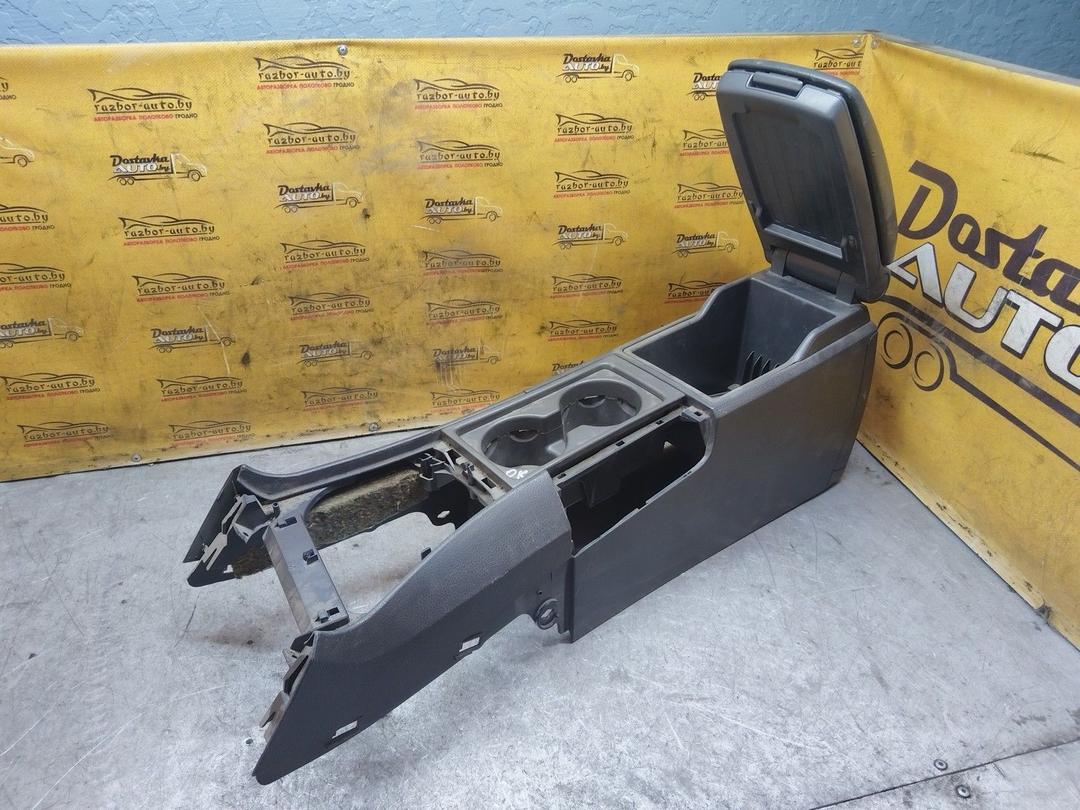 Подлокотник VQH0EH Volvo V70 купить с доставкой