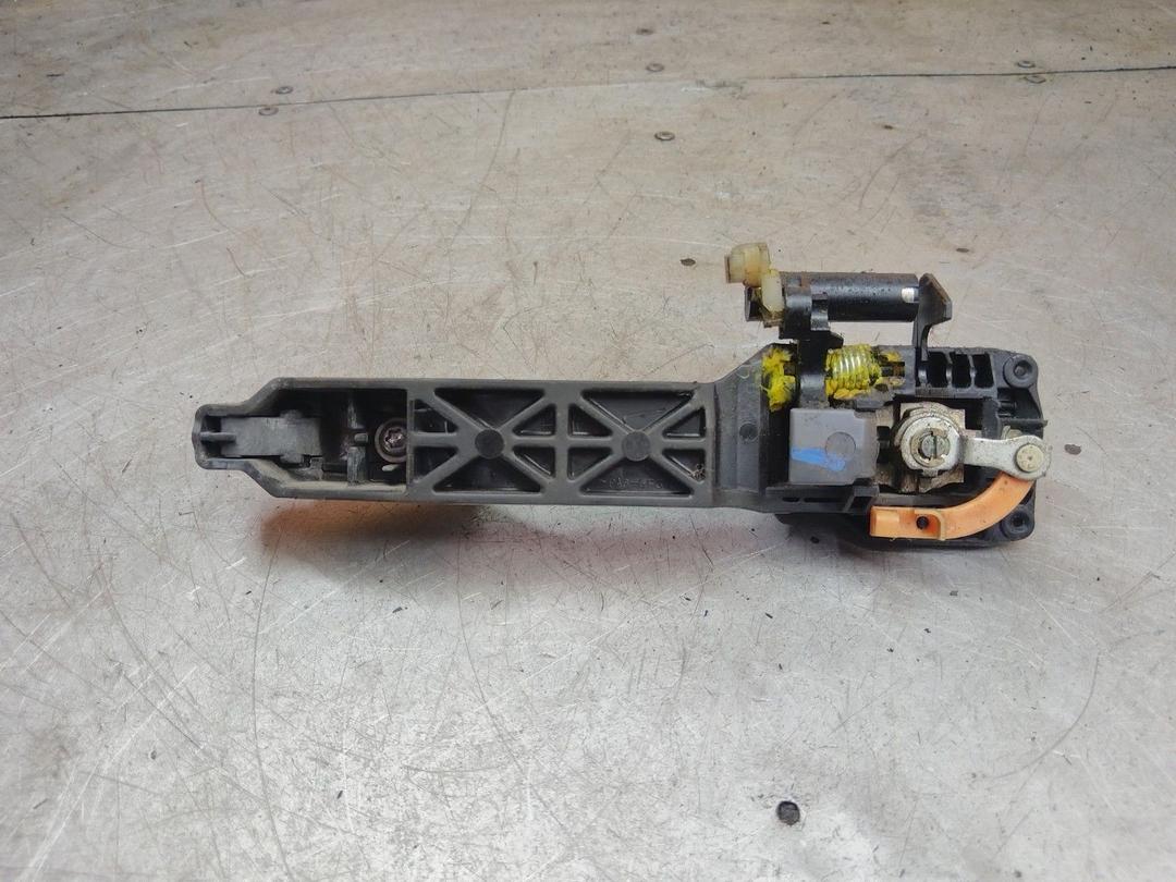 Ручка наружная передняя правая A487MM Toyota Avensis Verso купить