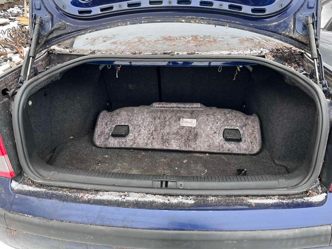 Уплотнитель багажника L5V8Y9 Volkswagen Passat