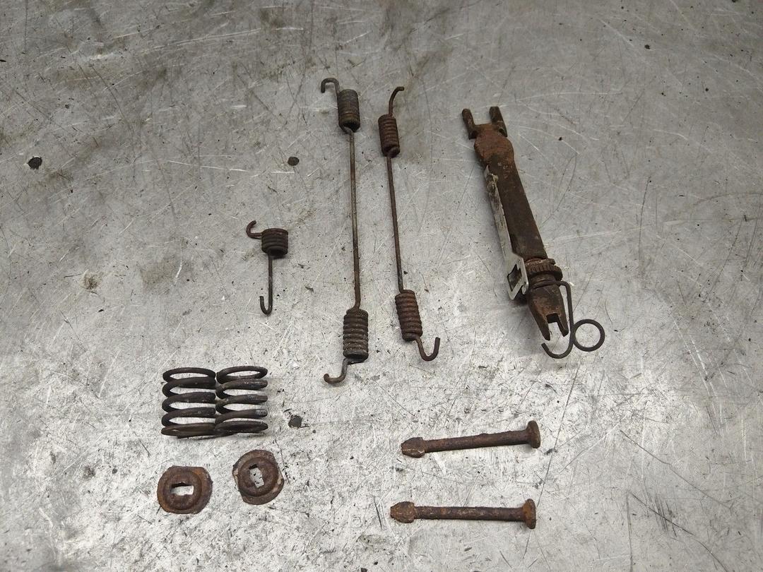 Механизм развода задних тормозных колодок правый 0FFW8C Peugeot 306