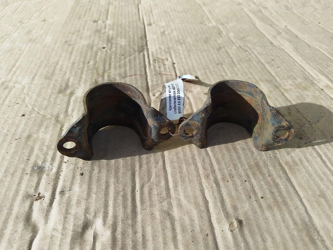 Крепление втулки стабилизатора 68Z0Y5 BMW X5 E53 купить