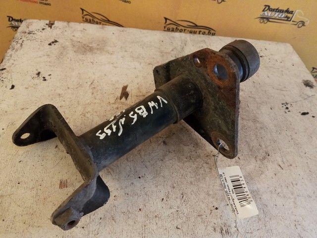 Клык бампера передний правый 5YLY8K Volkswagen Passat