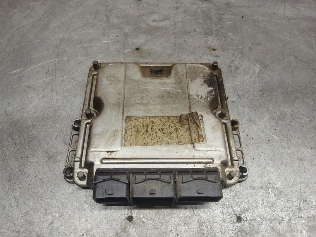 Блок управления двигателем E744F1 Renault Scenic RX4