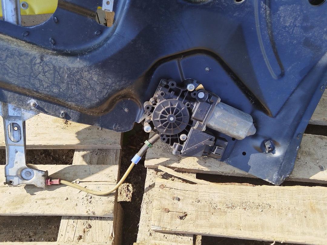 Стеклоподъемник передний левый 2639F5 Audi A8 купить в магазине запчастей бу