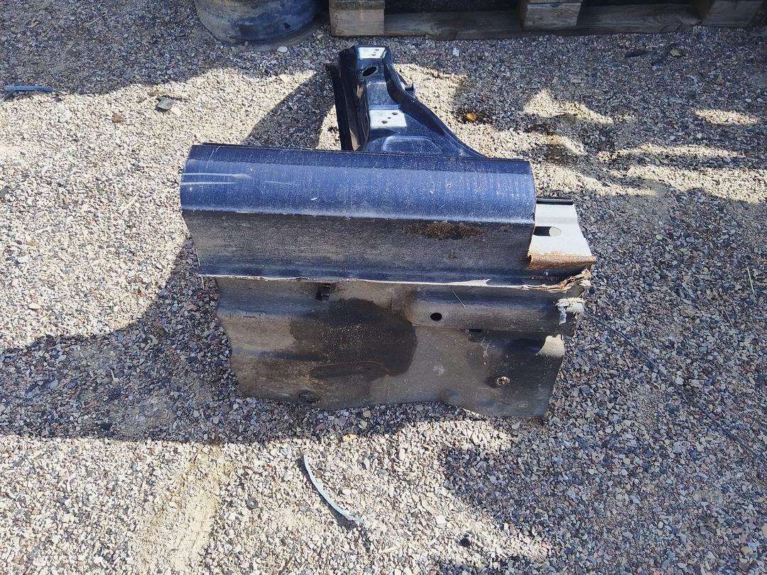 Стойка кузовная центральная правая NGW140 Peugeot 607 undefined