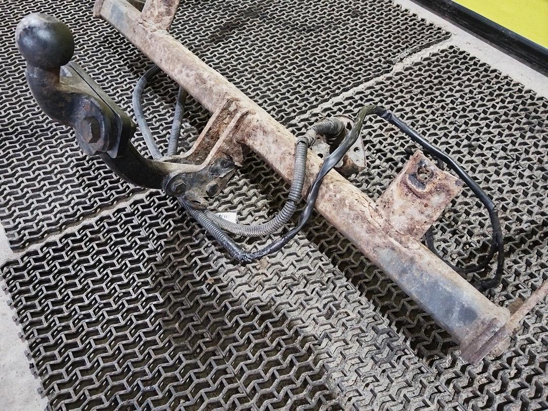 Прицепное устройство (фаркоп) 83RHUM Peugeot 406 купить в магазине запчастей бу