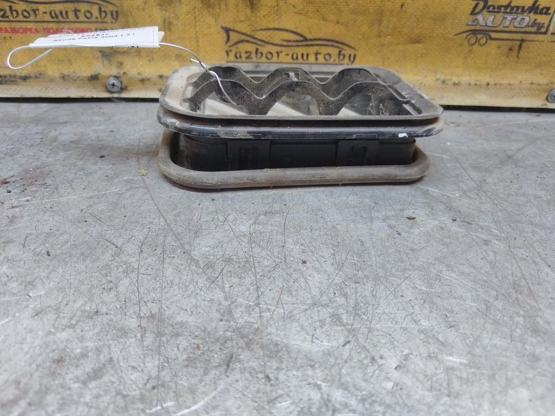 Решетка вентиляции кузова ER5B3Y Skoda Fabia купить