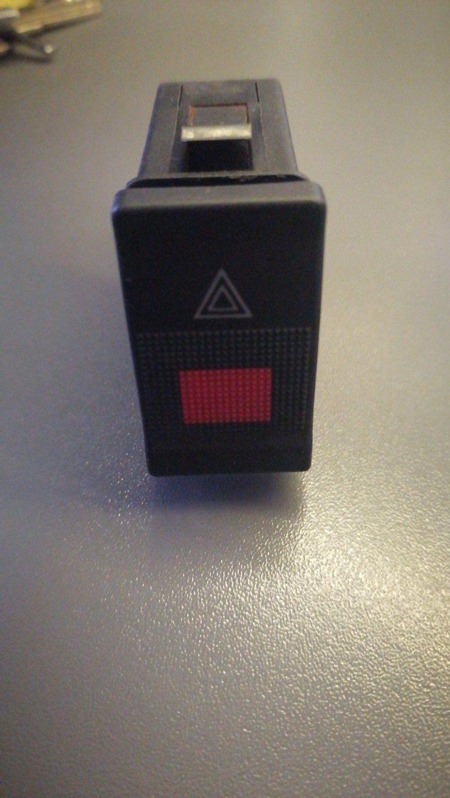 Кнопка аварийной сигнализации 6MWA5W Audi 80 купить