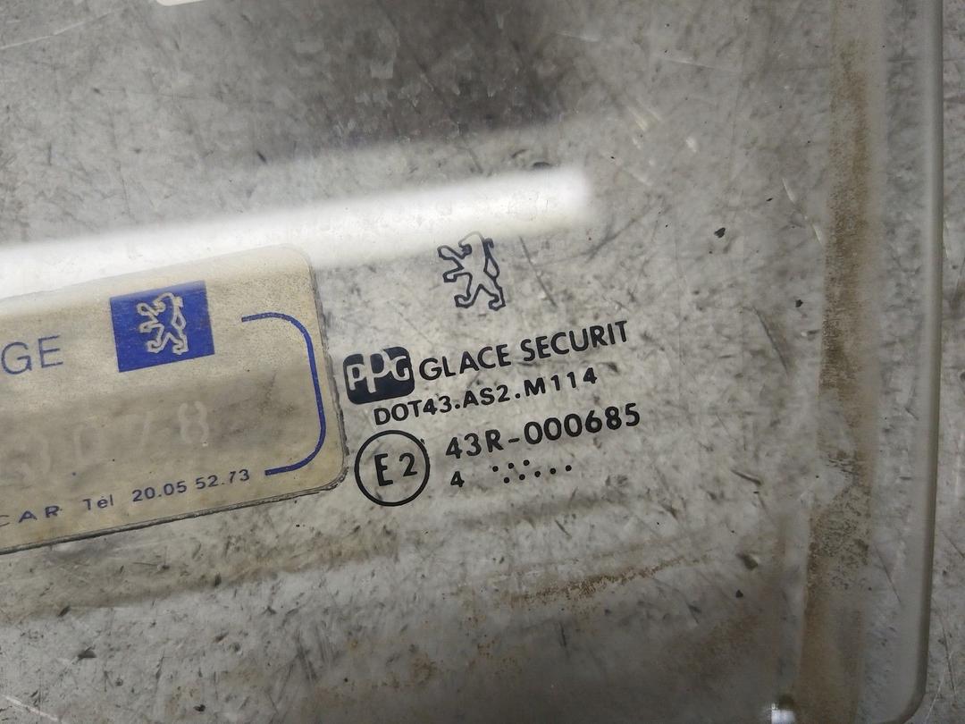 Стекло двери передней левой FLVC4S Peugeot 406 - Фото 2