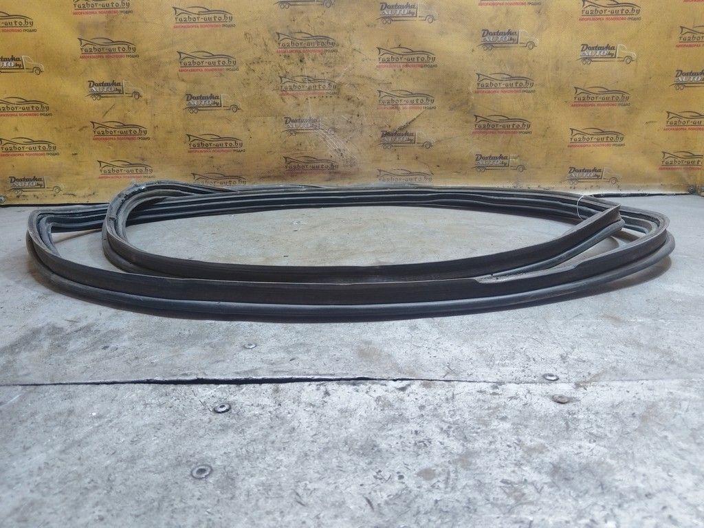 Уплотнитель багажника VY9AEE Toyota Corolla Verso - Фото 4