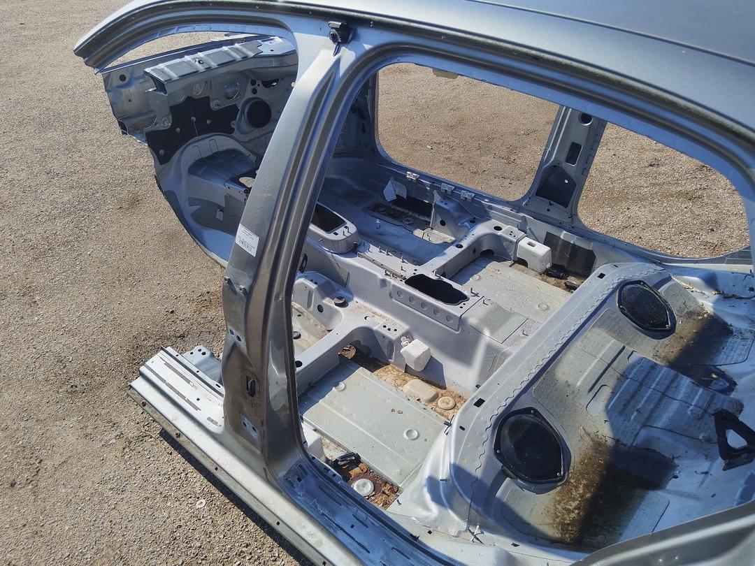 Стойка кузовная центральная левая 10E6AC Audi A4 купить