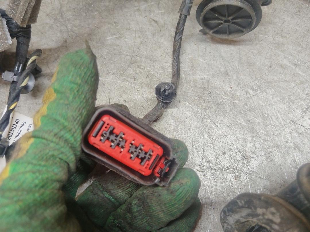 Проводка двери задней левой 67O8IV Volvo S40 купить