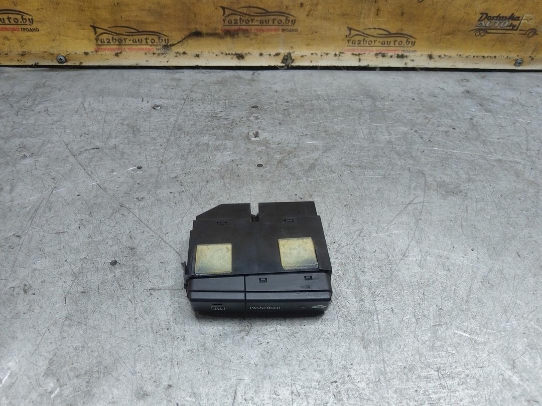 Кнопка подогрева заднего стекла BHT383 Toyota Avensis купить с доставкой