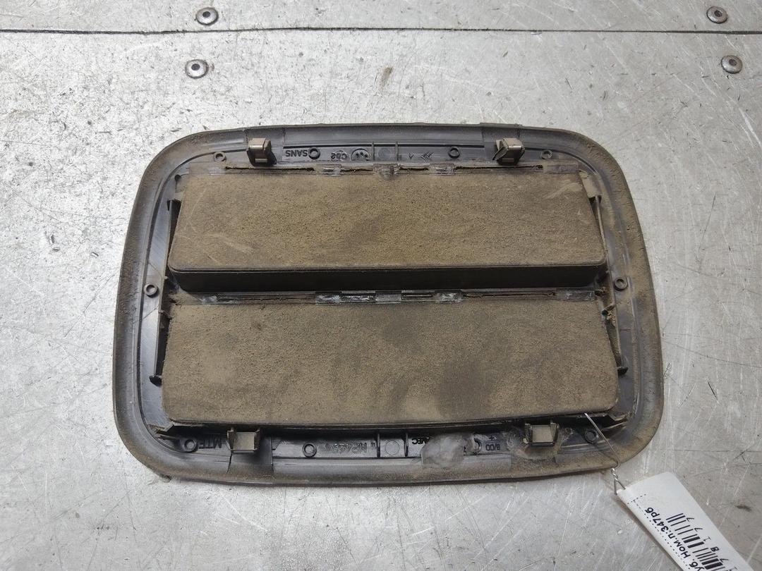 Решетка вентиляции кузова YDM81L Citroen Xsara Picasso купить