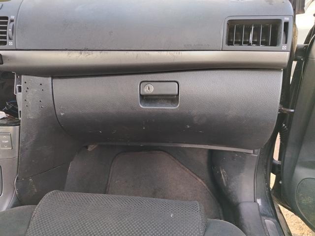 Бардачок U10W91 Toyota Avensis