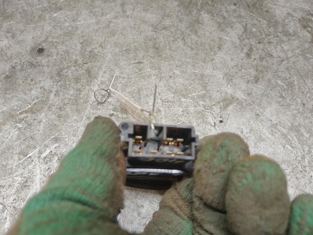 Кнопка стеклоподъемника заднего левого NL6JL2 Peugeot 406 купить на авторазборке