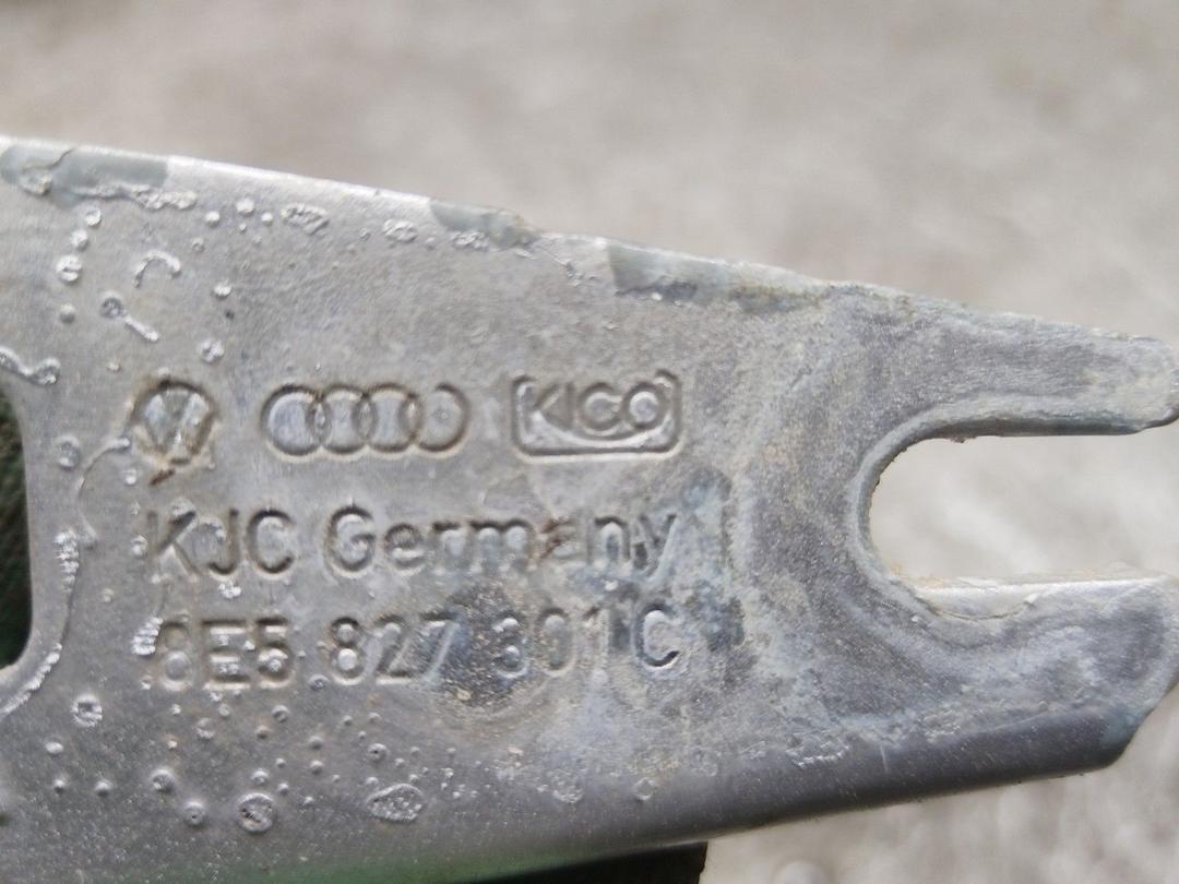 Петля крышки багажника 6UZJTH Audi A4 купить в магазине запчастей бу