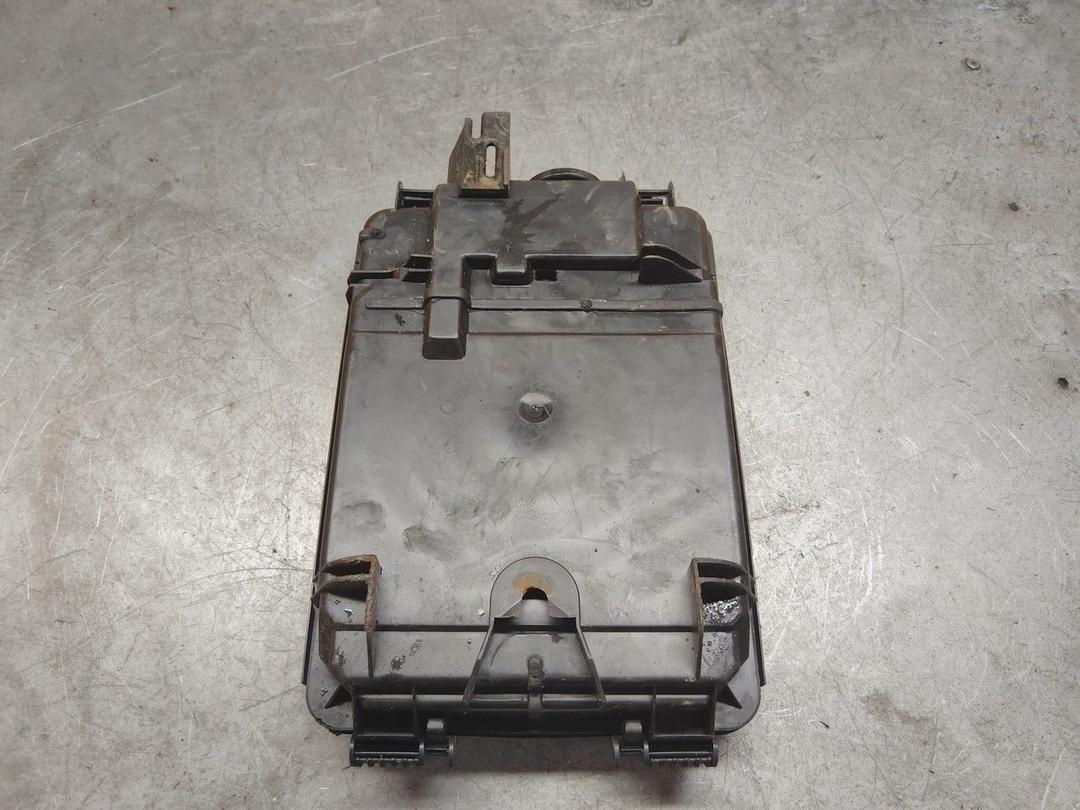 Короб предохранителей 82VOXK Volkswagen Passat купить