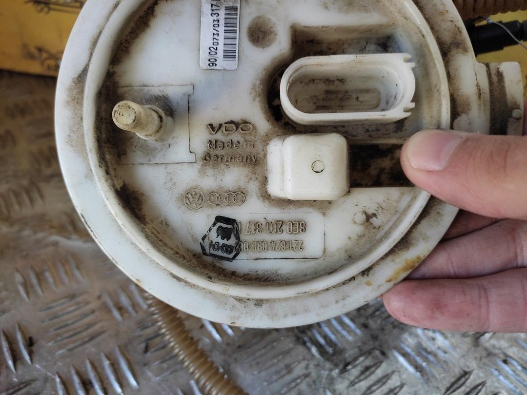 Колба в бак 8N7KX5 Audi A4 - Фото 2