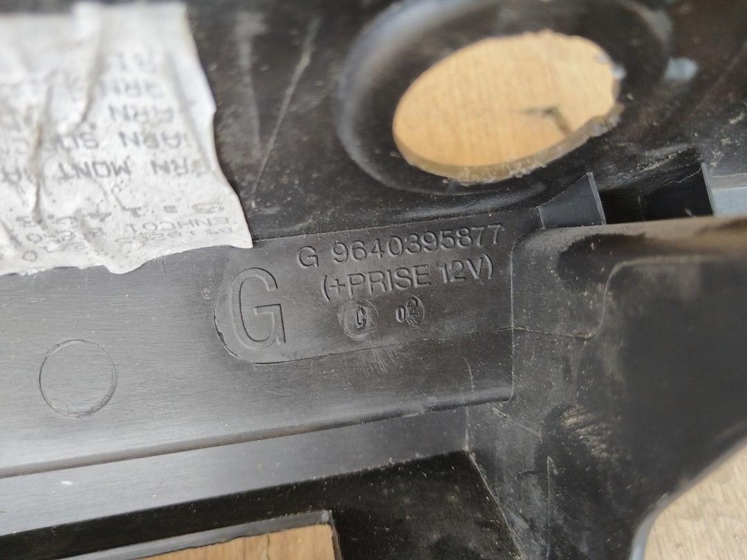 Направляющая шторки багажника (салазки) 5AQBN7 Peugeot 307 купить с доставкой