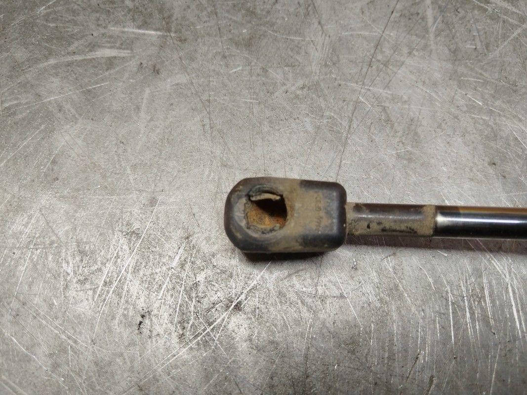 Амортизатор крышки багажника (3-5 двери) 51XHJW Mitsubishi Colt купить