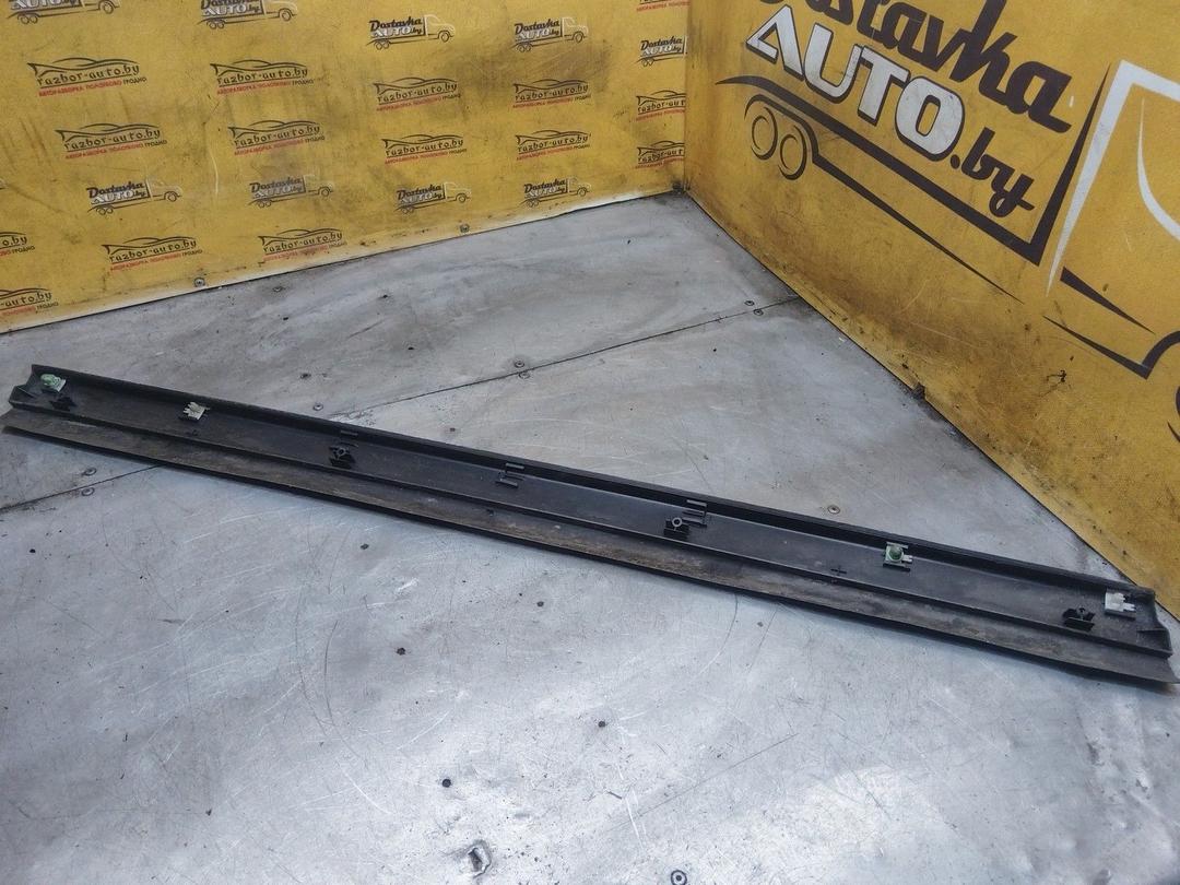 Молдинг двери передней правой G1MR6Z Volkswagen Passat купить