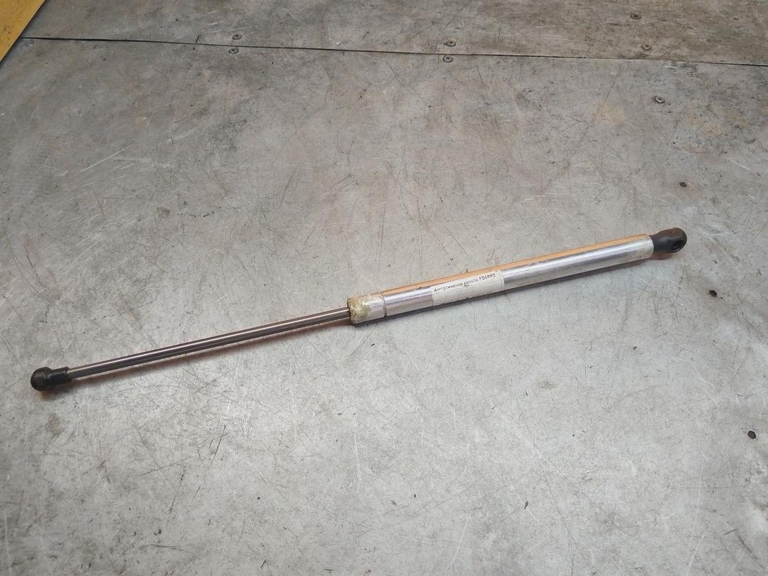 Амортизатор капота FB4RR2 Volkswagen Golf