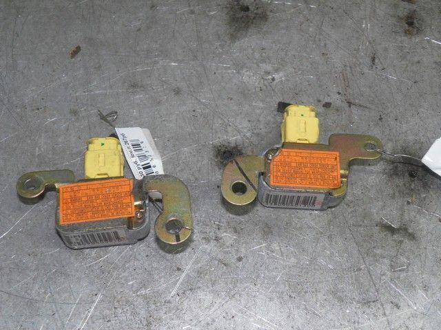 Датчик удара PZM3F6 Mazda 323F - Фото 1