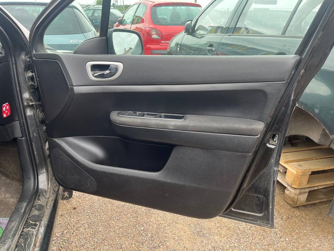 Дверь передняя правая UQ742O Peugeot 307 купить