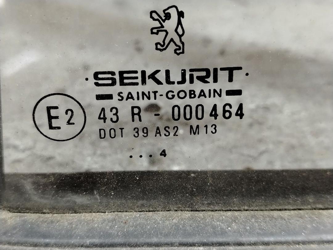 Стекло двери задней левой H94Q3H Peugeot 106 - Фото 2