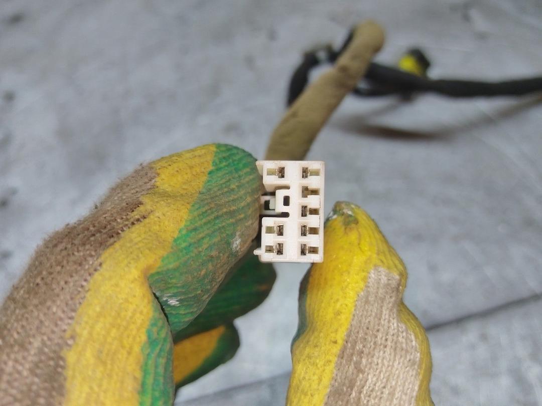 Проводка двери задней левой R6LHTX Mitsubishi Carisma купить в магазине запчастей бу