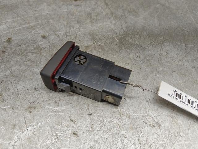 Кнопка аварийной сигнализации VF0C77 Hyundai Trajet купить
