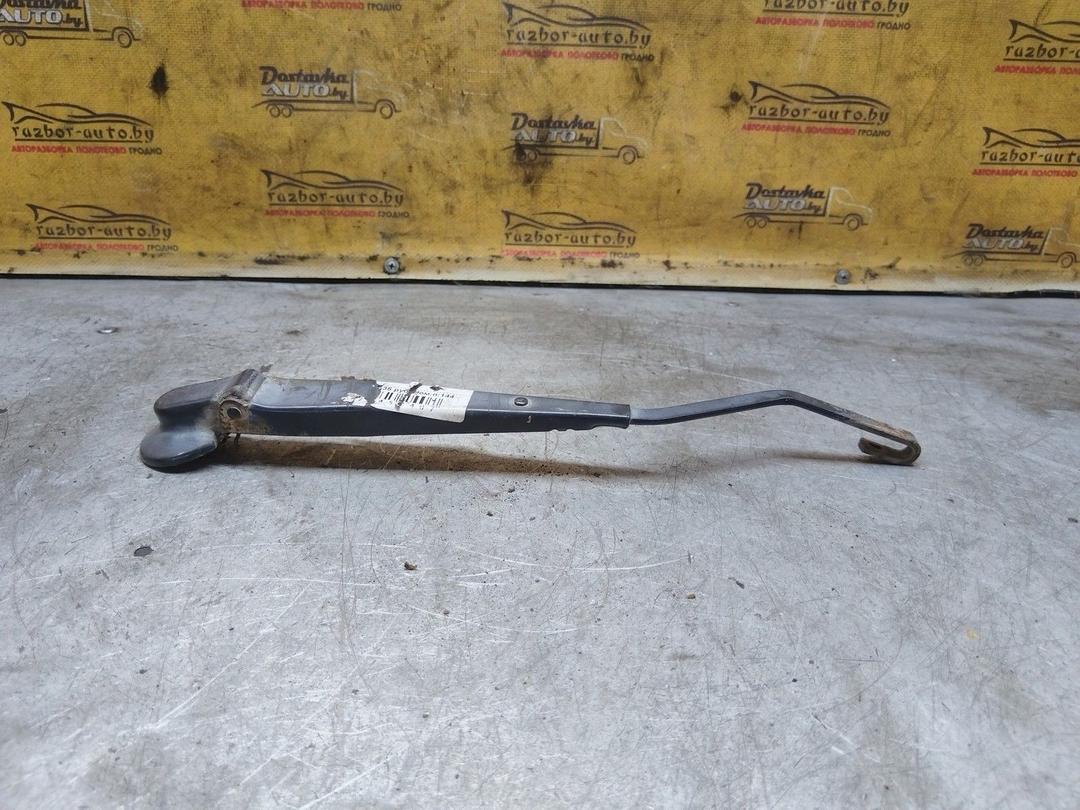 Щеткодержатель задний FYG74V Chrysler Voyager купить с доставкой