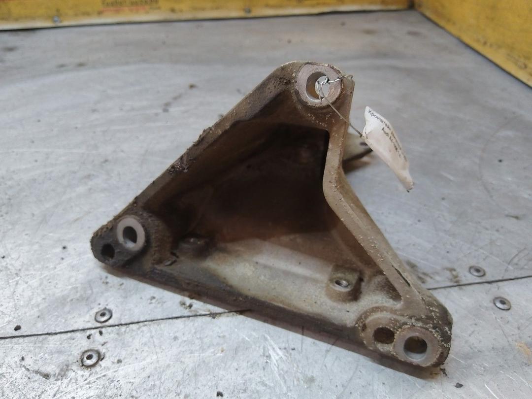 Кронштейн двигателя 3JUB31 Audi A4 купить