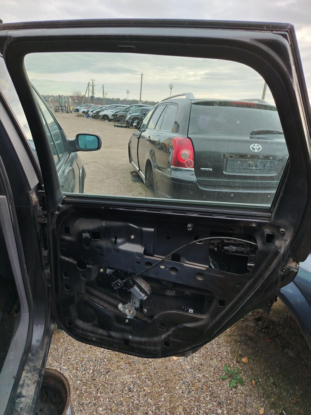 Петля двери задней правой YVSMWR Renault Scenic