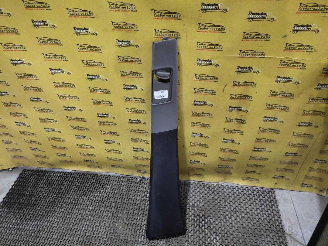 Обшивка стойки центральной правой U36XT8 Audi 80