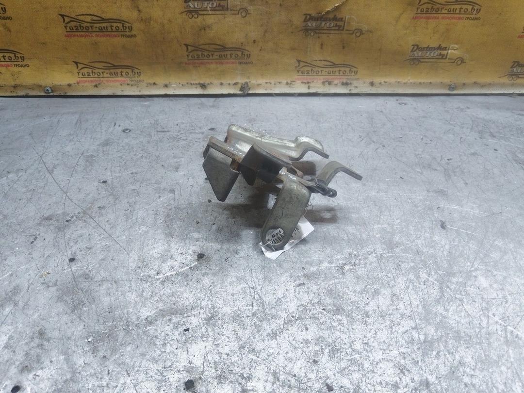 Кронштейн крепления троса КПП 47VYDO Mitsubishi Grandis купить с доставкой