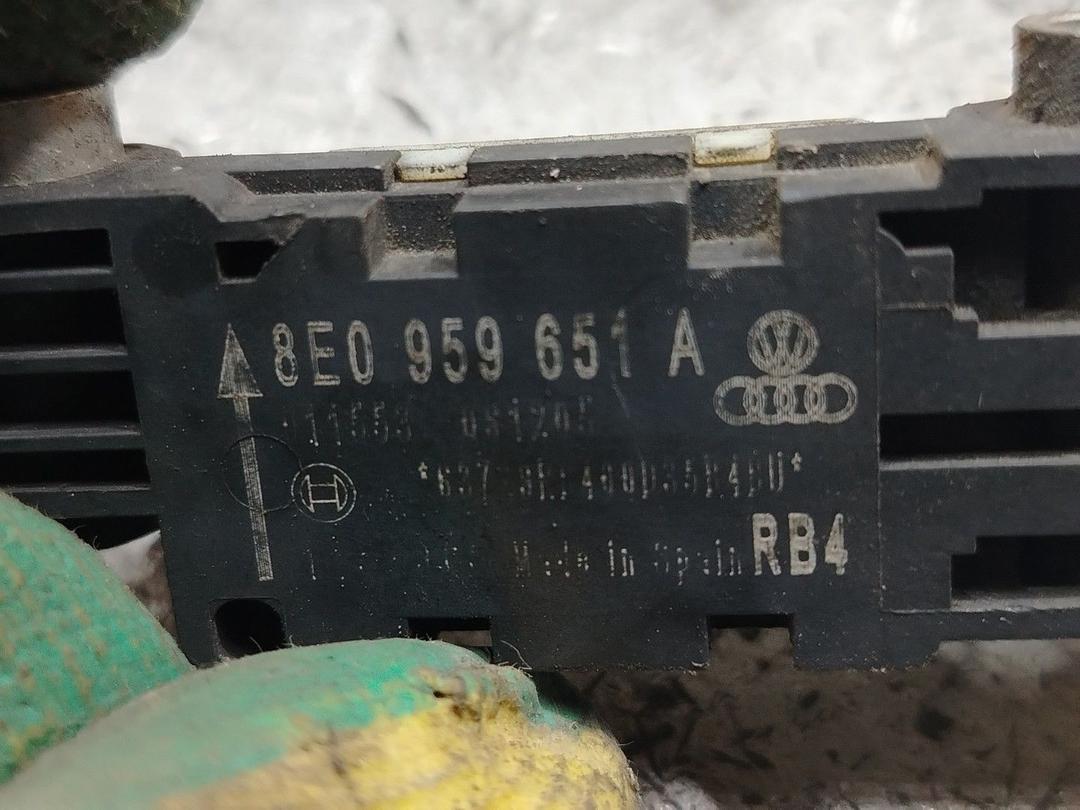 Датчик удара O63W7Z Audi A4 - Фото 4