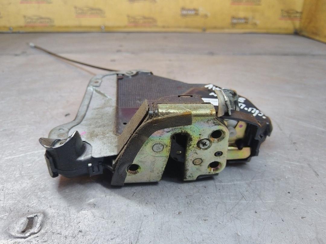 Замок двери передней правой U1YURC Toyota Avensis