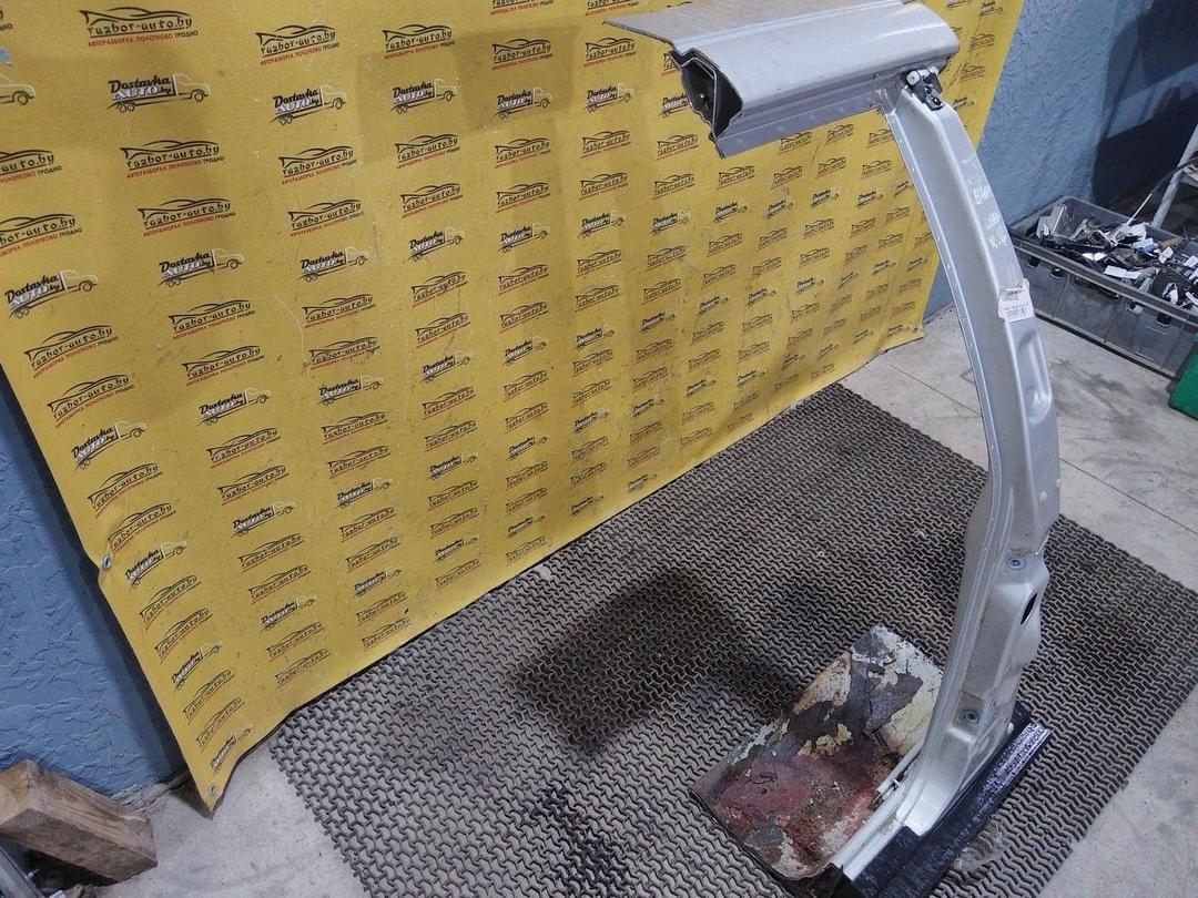 Стойка кузовная центральная правая E952GE Audi 80 undefined