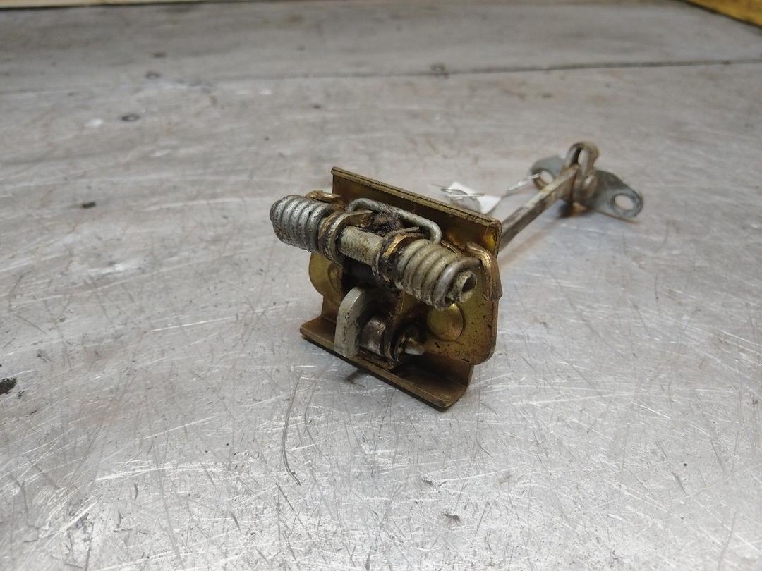 Ограничитель открывания двери передней правой M7DCR4 Citroen Xantia купить на авторазборке