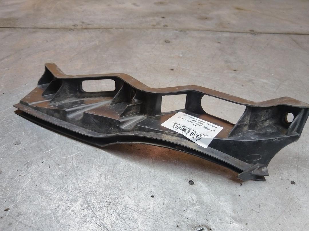 Крепление фары правой 3WJ78W Volkswagen Passat