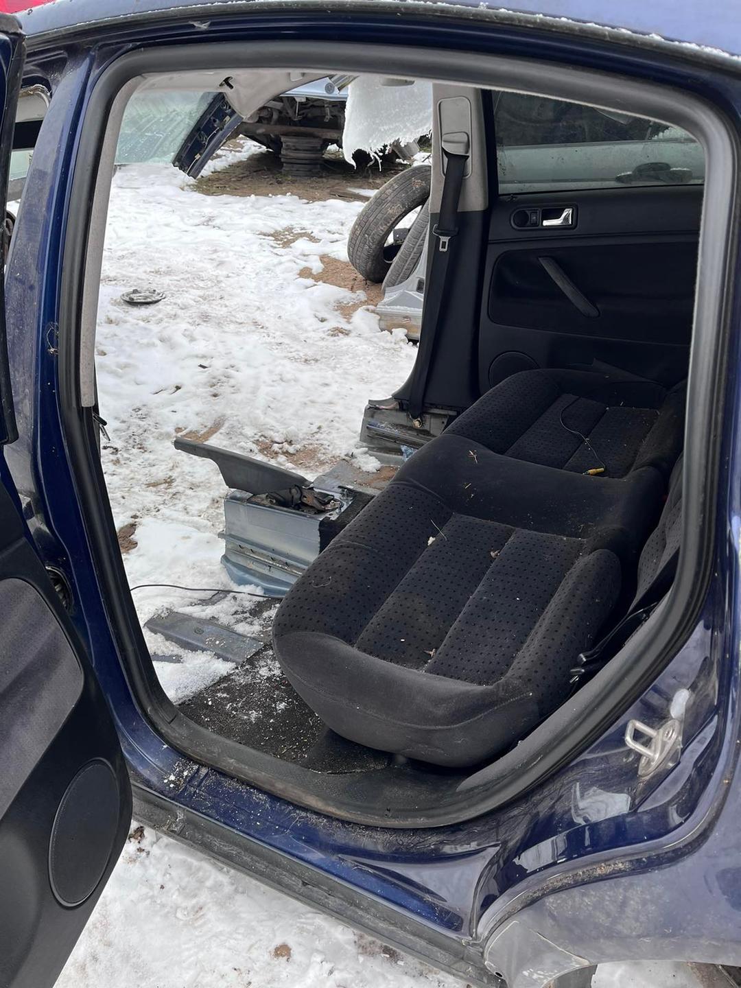 Уплотнитель двери задней левой 868H9C Volkswagen Passat - Фото 1