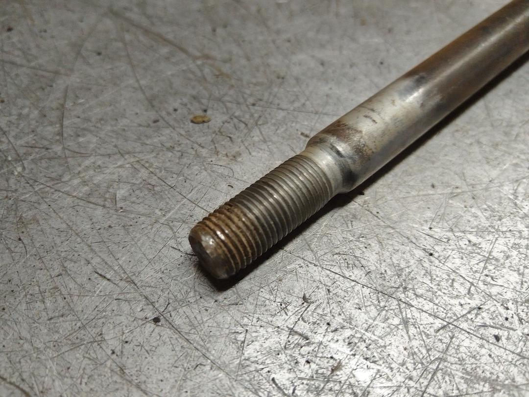 Болт крепления задней ступицы E9MV31 Mazda Premacy - Фото 2