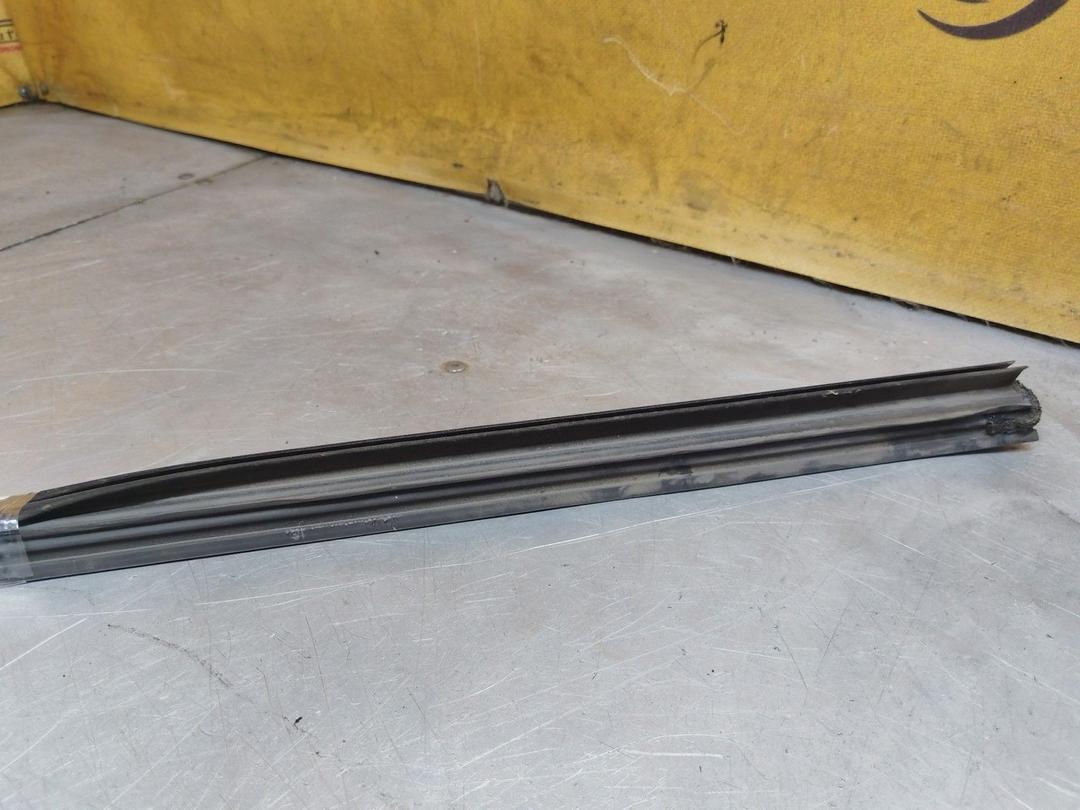 Молдинг стекла двери передней левой внутренний 5SQ9G4 Toyota Avensis купить с доставкой