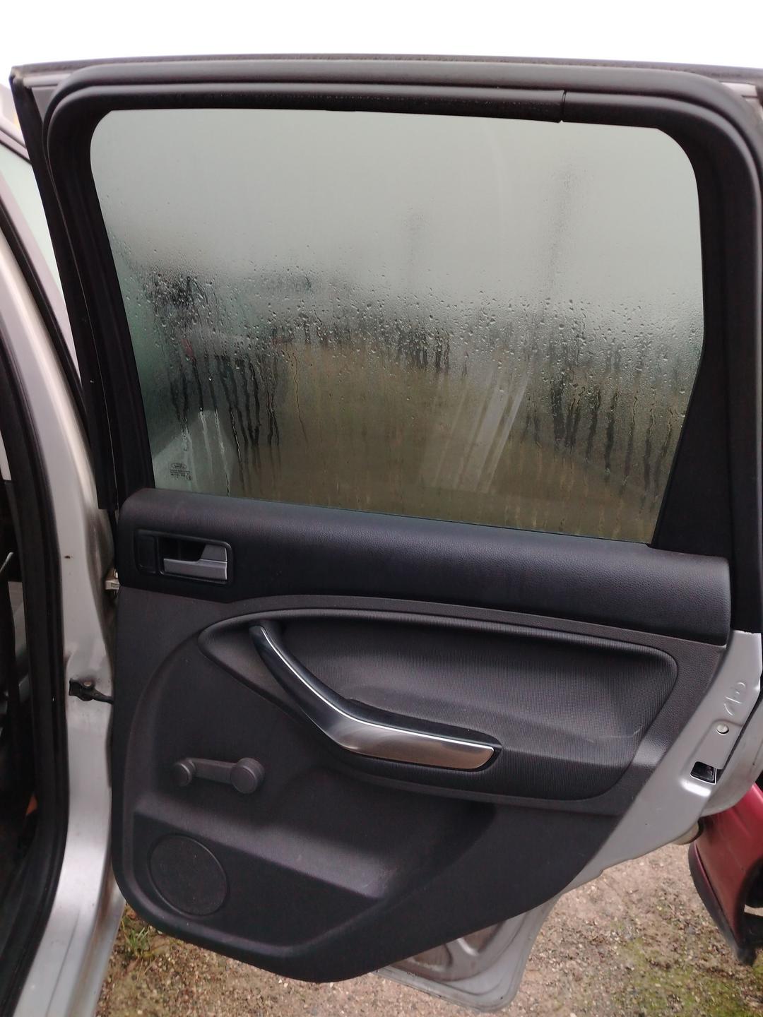 Петля двери задней правой Y6OW65 Ford C-Max