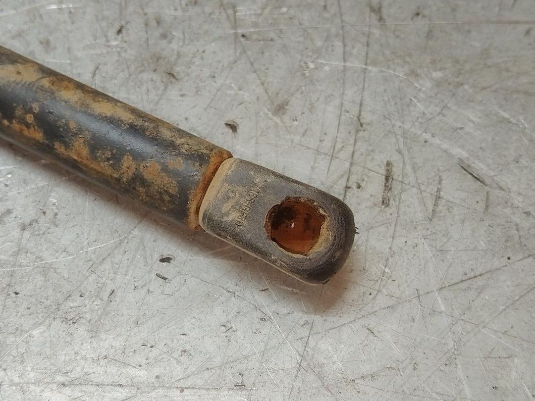 Амортизатор крышки багажника (3-5 двери) 4ZRSXS Volkswagen Golf - Фото 2