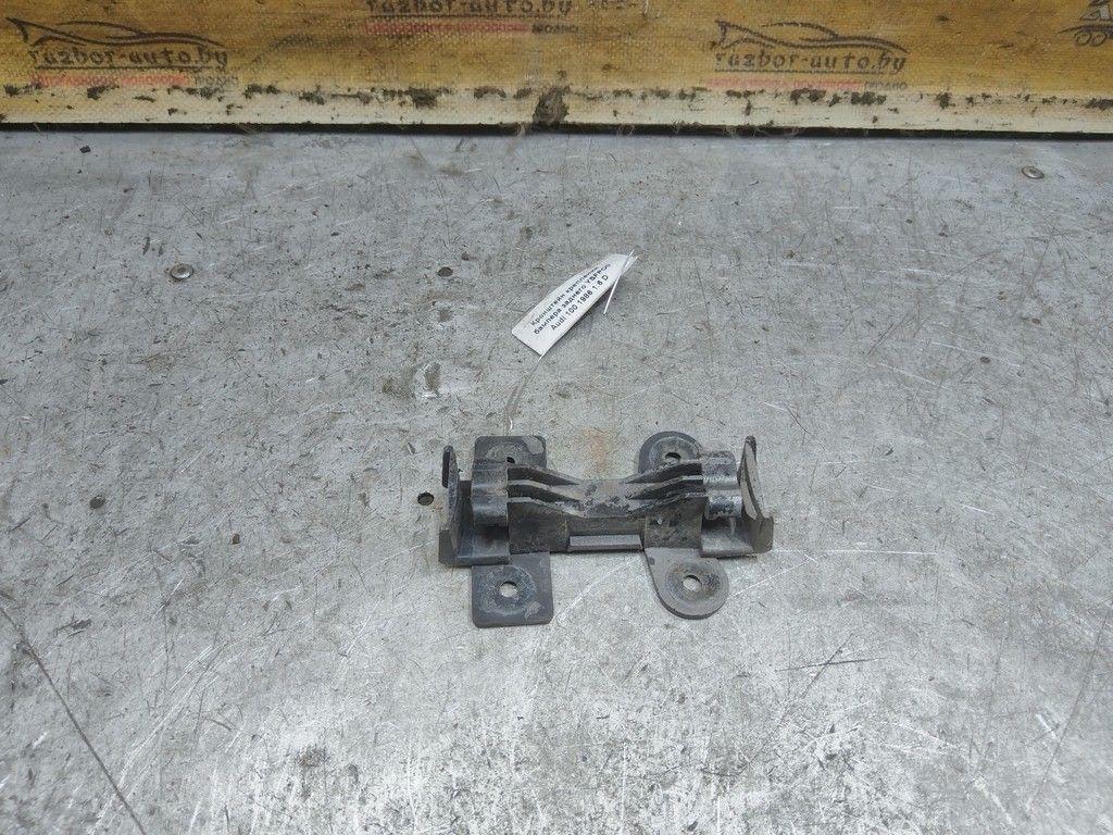 Кронштейн крепления бампера заднего YSFPO0 Audi 100 - Фото 1